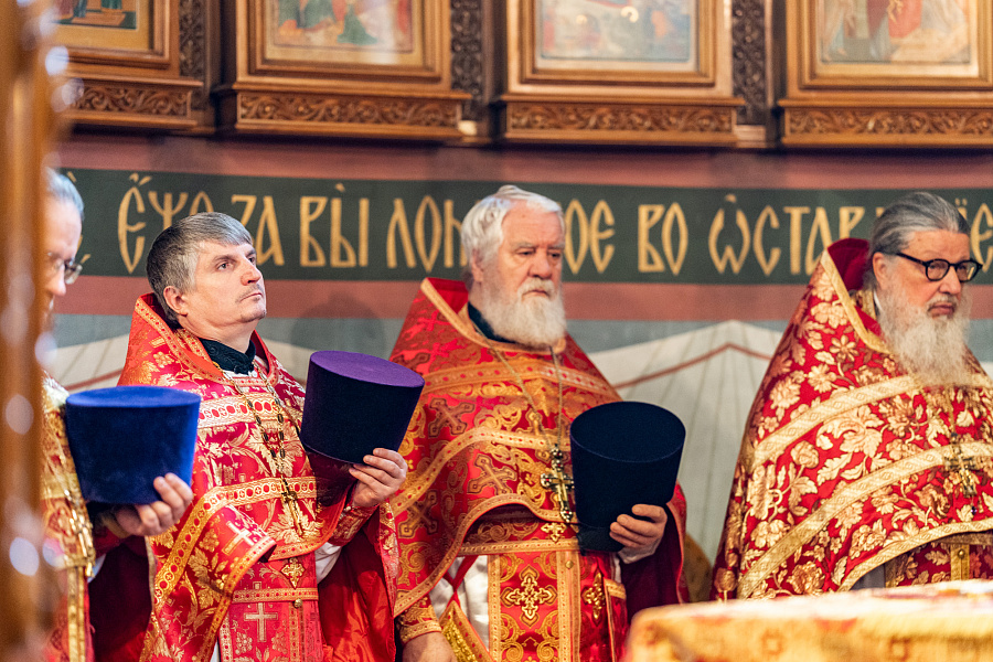 Божественная литургия в Преображенском соборе города Люберцы